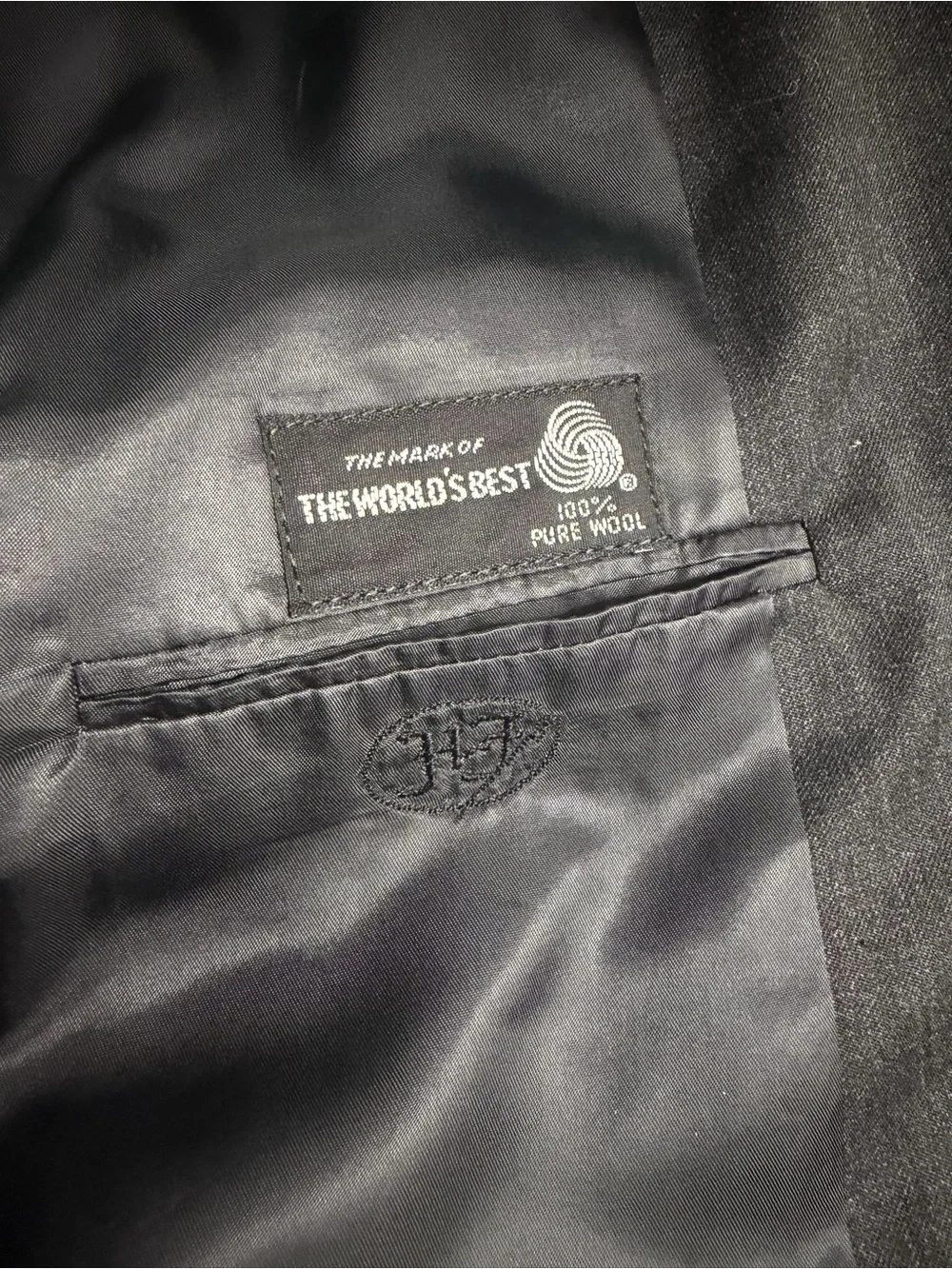 Hickey Freeman Charcoal Gray Two-Button Suit 42r 36x28 100% Wool USA made